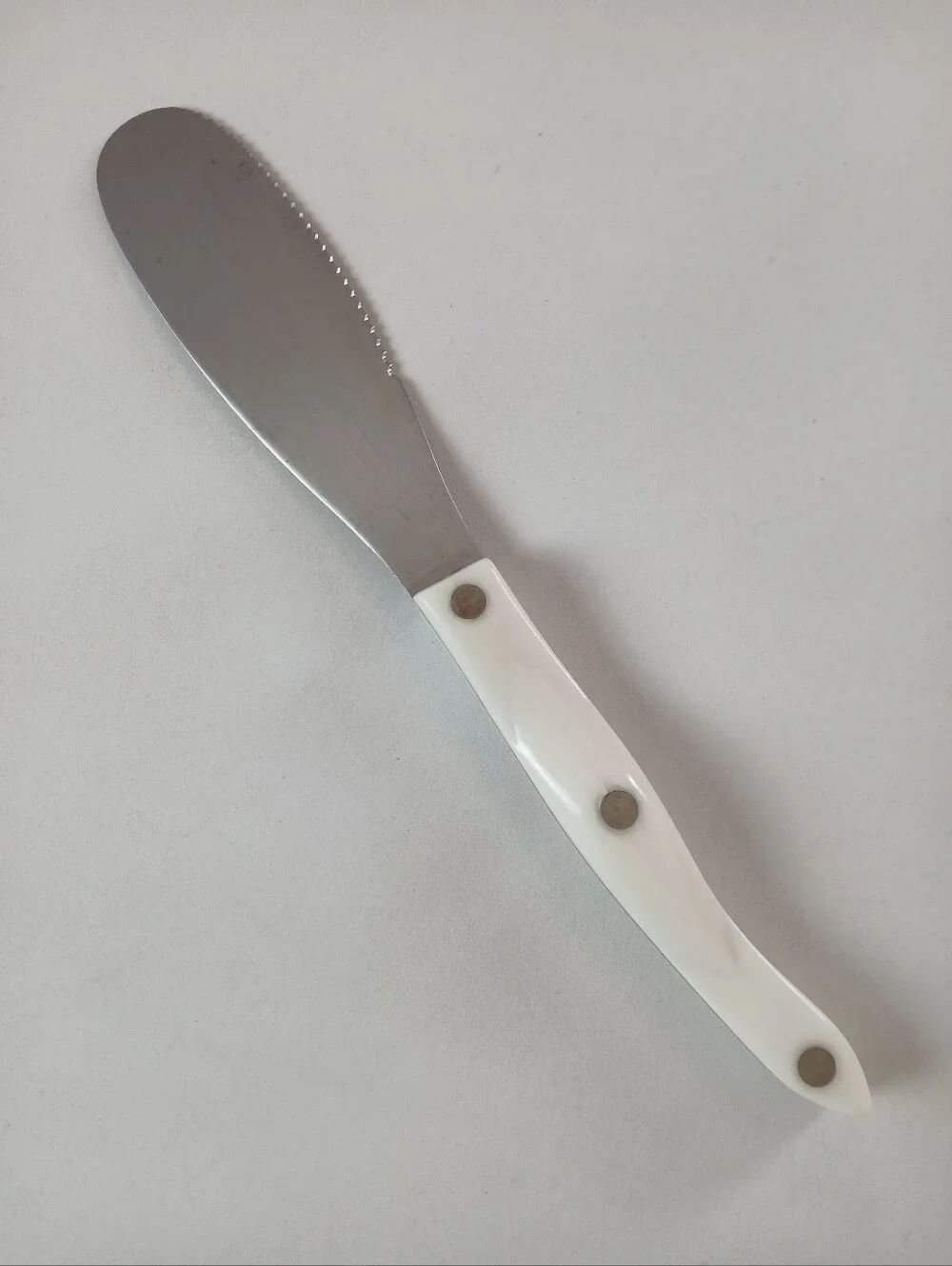 Cutco 1768 KG Spatula Spreader With White Pearl Colored Handle